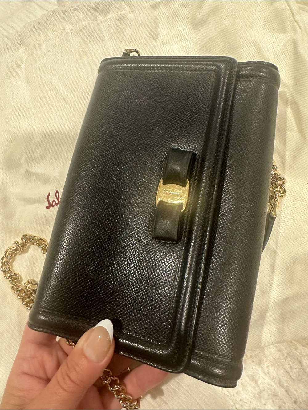 Salvatore Ferragamo Black Leather Vara Bow Crossbody with Gold Chain - Picture 4 of 9